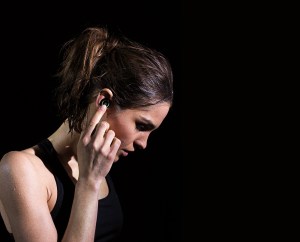 6 B Bragi_Dash_InUse_02